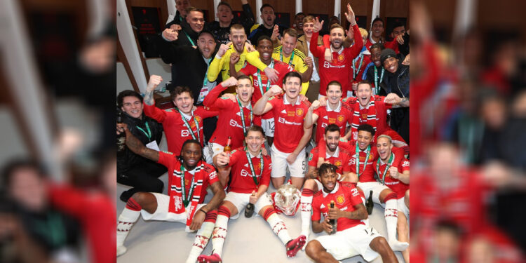 Para pemain Man United melakukan perayaan setelah memenangkan trofi Piala Carabao. Foto: Instagram Manchester united