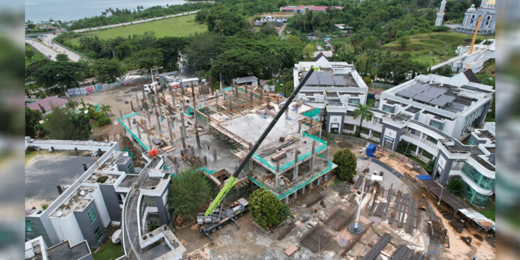 Brantas Abipraya selaku Badan Usaha Milik Negara (BUMN) yang bergerak di industri konstruksi ini tengah mengerjakan pembangunan Kantor Gubernur Sulawesi Barat, pascagempa pada Januari 2021 lalu. Foto: Dokumen Brantas Abipraya