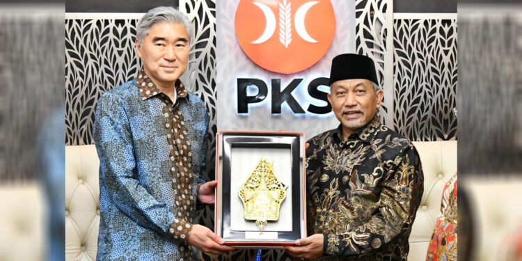 Presiden PKS Ahmad Syaikhu bersama Dubes Amerika untuk Indonesia. (PKS for INDOPOS.CO.ID)