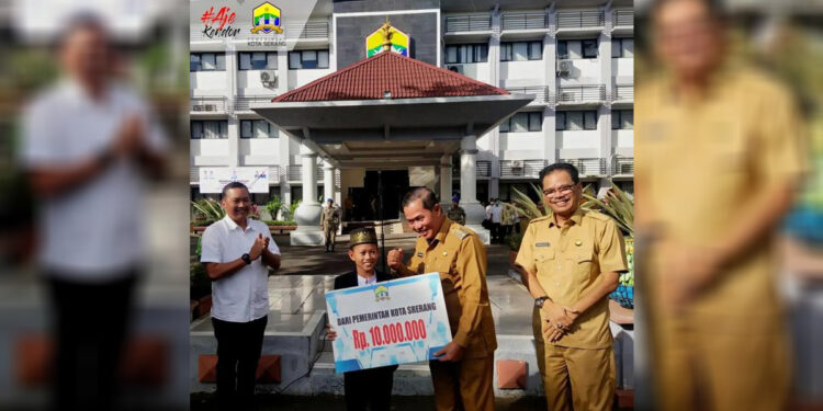 Qori cilik asal Banten Zamzam Ardabii saat diterima oleh Wali Kota Serang Syafrudin. Foto: Istimewa