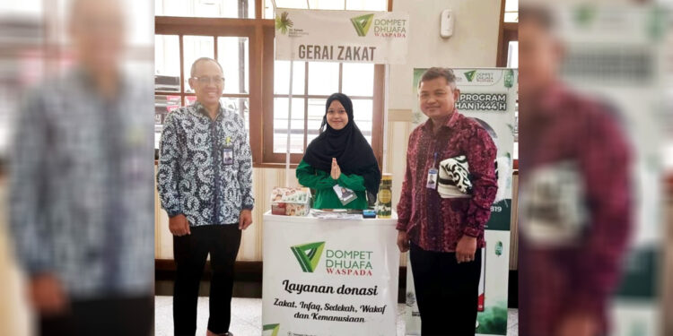 Kepala Perwakilan BI Provinsi Sumatera Utara, Doddy Zulverdi mengapresiasi hadirnya gerai Zakat, Infak, Sedekah, dan Wakaf (ZISWAF) di kantor perwakilan BI Prov Sumut, Selasa (28/3). Foto: DD Waspada