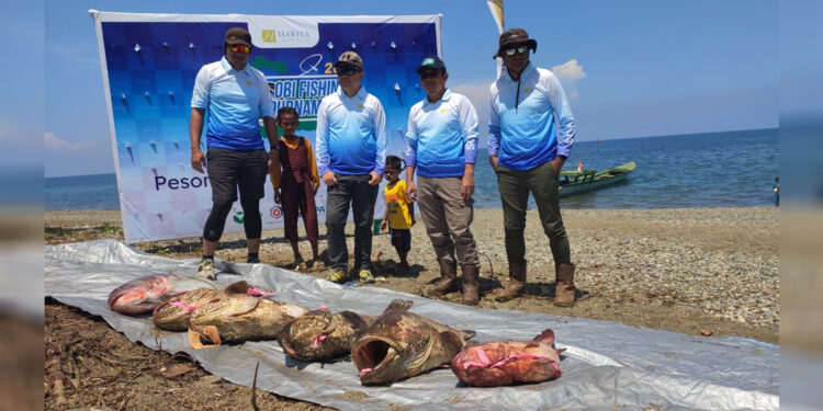 Beberapa hasil tangkapan peserta turnamen memancing Obi Fishing Tournament 2023 yang digelar Harita Nickel di Perairan Kawasi, Pulau Obi, Kabupaten Halmahera Selatan, Provinsi Maluku Utara, Sabtu-Minggu (18-19/3/2023). Foto: Harita Nickel