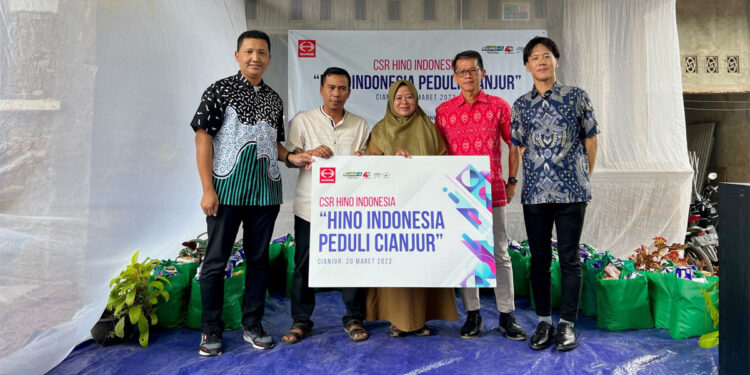 Hino Indonesia memberikan bantuan kepada para korban yang terdampak gempa di Cianjur, yang terjadi pada 21 November 2022 lalu. Foto: Hino Indonesia for INDOPOS.CO.ID