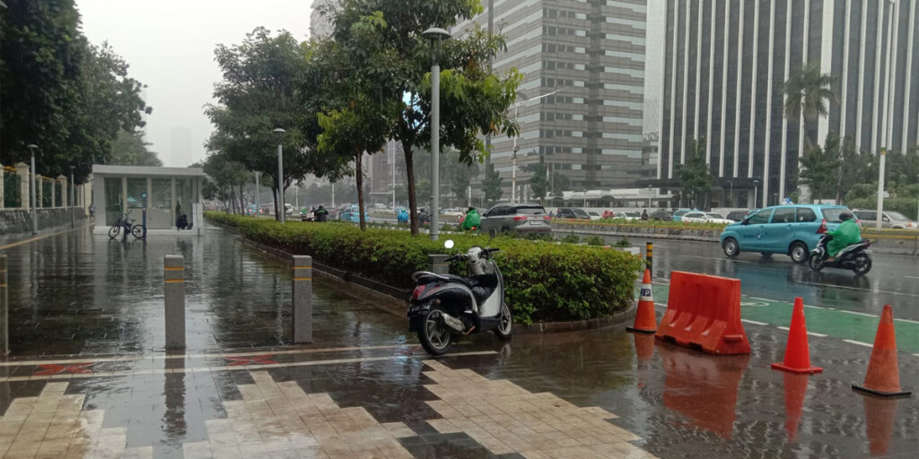 BMKG: Jakbar, Jaksel dan Jaktim Diguyur Hujan pada Siang Hari - hujan 2 - www.indopos.co.id