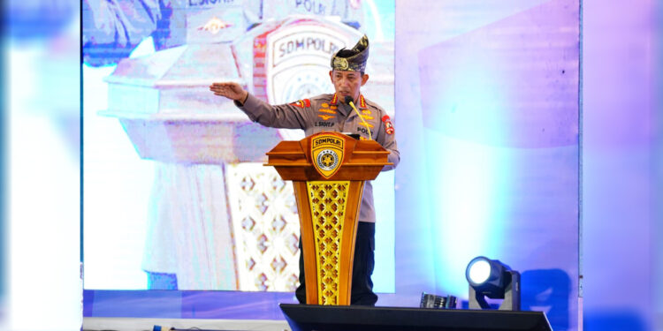 Kapolri Jenderal Listyo Sigit Prabowo menutup Rapat Kerja Teknis (Rakernis) Staf Bidang Sumber Daya Manusia (SSDM) Polri di Kepulauan Riau. Foto: Humas Porlri