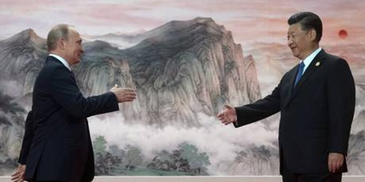 Presiden Rusia Vladimir Putin dan Presiden China Xi Jinping. (rt.com)