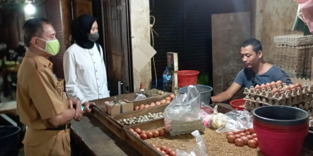 Jelang Ramadan, Pemkot Tangerang Sidak Harga dan Stok Pangan di Pasar - sidak pasar tradisional telur - www.indopos.co.id