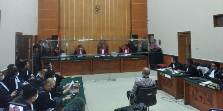 Persidangan pembacaan tuntutan kasus peredaran narkoba dengan terdakwa Teddy Minahasa di PN Jakarta Barat. Foto: Indopos.co.id/Dhika Alam Noor