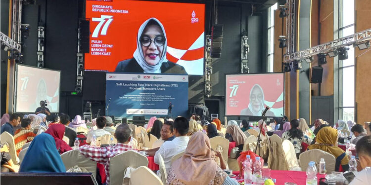 Deputi Bidang Kewirausahaan KemenKopUKM Siti Azizah dalam acara soft launching Fast Track Digitalisasi (FTD) Provinsi Sumatera Utara secara daring, Kamis (9/3). Foto: Humas KemenKopUKM