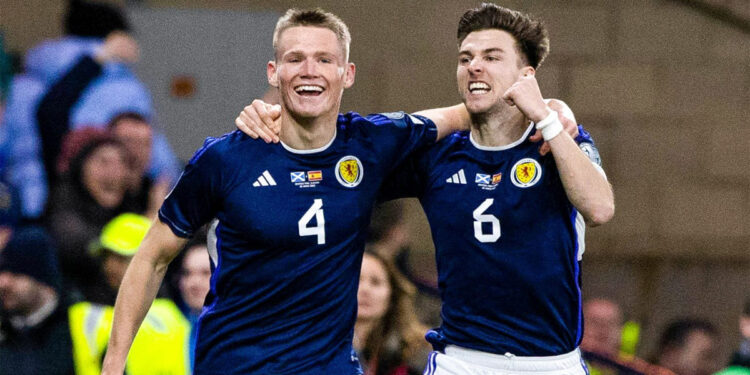 Scott McTominay (kiri) telah mencetak empat gol dalam dua pertandingan untuk Skotlandia. Foto: Sky Sports