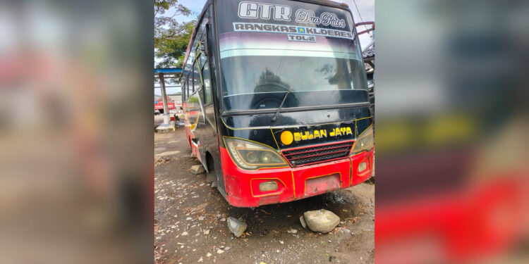 Bus-Patah-AS