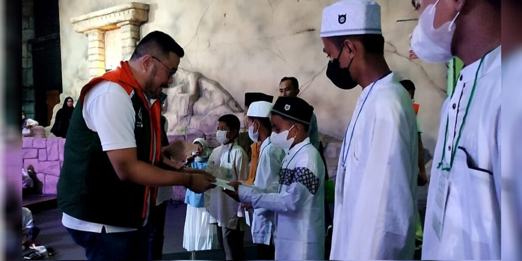 Al-Azhar Kelapa Gading bersama PJA dan PUTRI DKI Adakan Santunan 1.000 Anak Yatim dan Dhuafa - al azhar - www.indopos.co.id