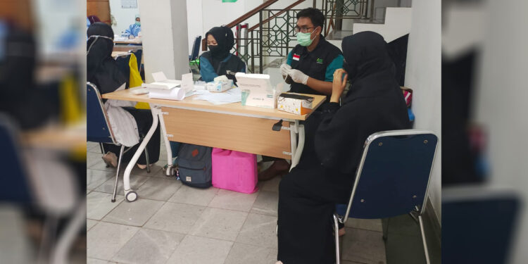 LKC Dompet Dhuafa turut ambil bagian dalam melayani pemeriksaan kesehatan bagi WNI penyintas konflik Sudan yang tiba di Jakarta sejak 28 April hingga 3 Mei 2023 mendatang.. Foto: Humas Dompet Dhuafa