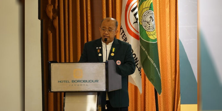 Ketua Umum Pengurus Besar Ikatan Dokter Indonesia (PB IDI) Adib Khumaidi. Foto: Instagram/@ikatandokterindonesia