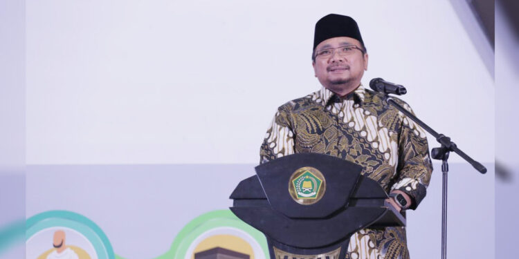Menteri Agama Yaqut Cholil Qoumas, saat memberikan sambutan pada acara Bimbingan Teknis (Bimtek) petugas Panitia Penyelenggara Ibadah Haji (PPIH) Arab Saudi, di asrama haji Pondok Gede, Jakarta, Rabu (12/4/2023). Foto: Kemenag RI