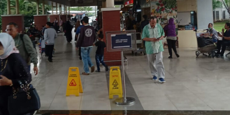 Area Terminal 2 Bandara Soekarno Hatta, Tangerang, Selasa (18/4/2023). (Feris Pakpahan/INDOPOS.CO.ID)