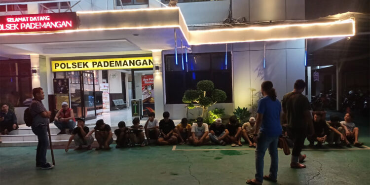 Para remaja yang diamankan Unit Reskrim Polsek Pademangan, Jakarta. Foto: Reskrim Polsek Pademangan
