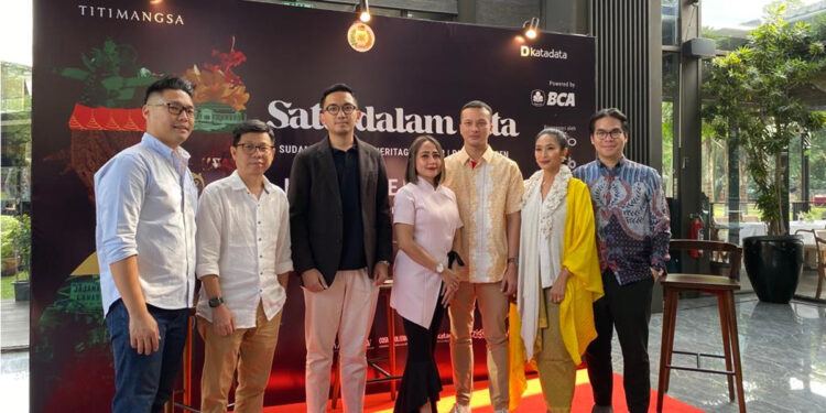 Produser acara dan perwakilan sponsor foto bersama usai konferensi pers pertunjukan Sudamala di Jakarta, Selasa (23/5/2023). Foto: Istimewa