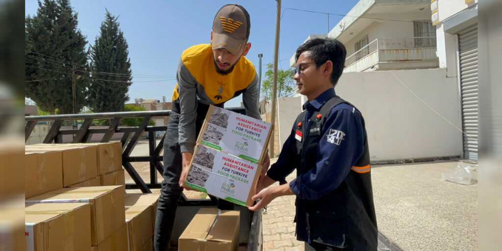 PT PLN Nusantara Power Unit Pembangkitan Muara Tawar Salurkan Puluhan Food Package untuk Penyintas Gempa Turki - dd 1 - www.indopos.co.id