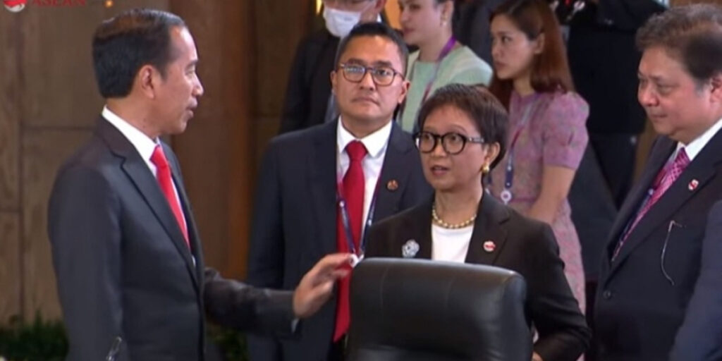 Jokowi: ASEAN Punya Potensi Jadi Pusat Pertumbuhan Ekonomi - jokowi 2 - www.indopos.co.id