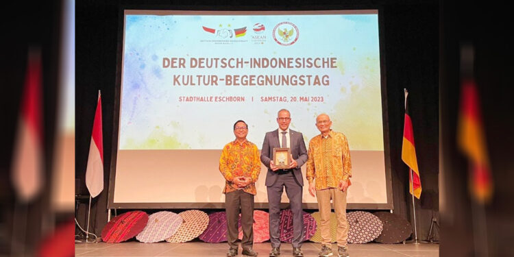 KJRI Frankfurt gelar pertemuan Budaya Indonesia-Jerman di Balai Kota Eschborn pada Sabtu (20/5) lalu. Foto: Ist