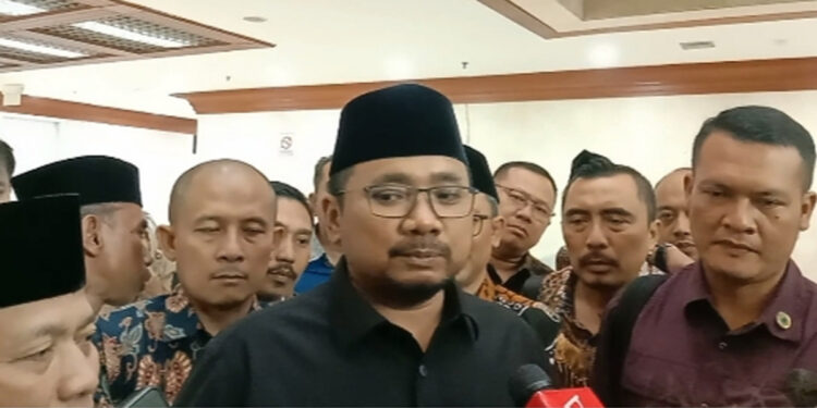 Menteri Agama (Menag) Yaqut Cholil Qoumas usai Rapat Komisi di Senayan. (Nasuha/ INDOPOS.CO.ID)