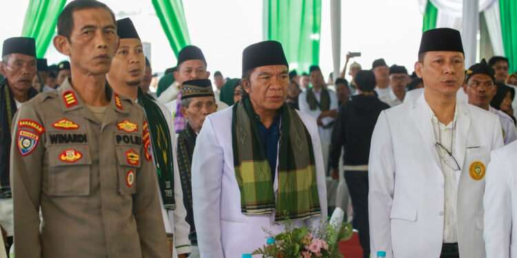 Pj Gubernur Banten Al Muktabar didampingi dewan pembina DPP Kesti TTKKDH Deden Apriandi (kanan) yang juga sekwan DPRD Banten (Istimewa)