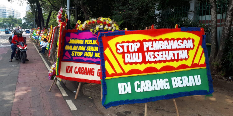 Organisasi profesi dokter menggelar demonstrasi menolak Rancangan Undang-Undang (RUU) Kesehatan di Jakarta. Foto: Istimewa