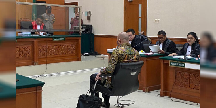 Terdakwa mantan Kapolda Sumatera Barat Irjen Teddy Minahasa menjalani sidang lanjutan di PN Jakbar. Foto: Ist