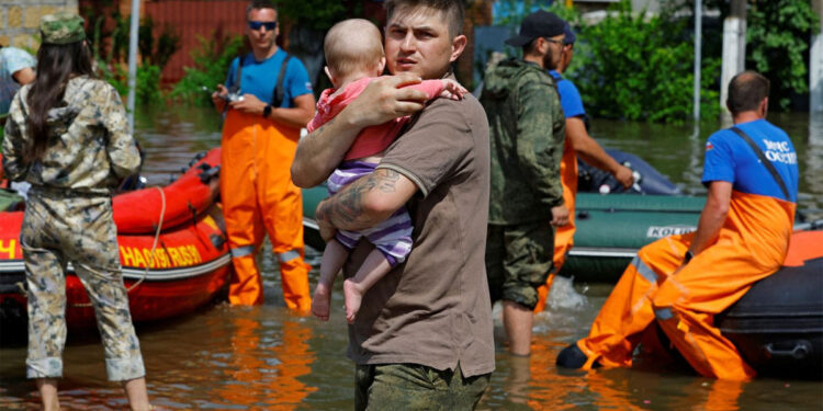 Evakuasi-Banjir-Ukraina