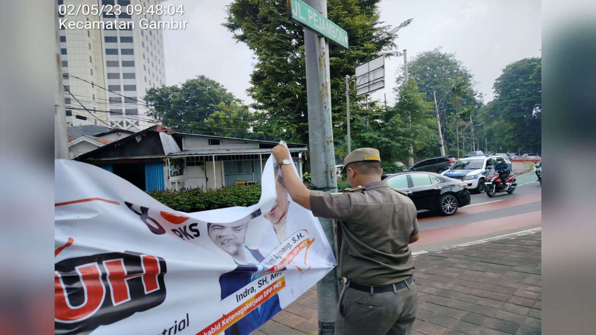 Satpol Pp Dki Copot Ribuan Atribut Bacaleg Di Ibukota Id 