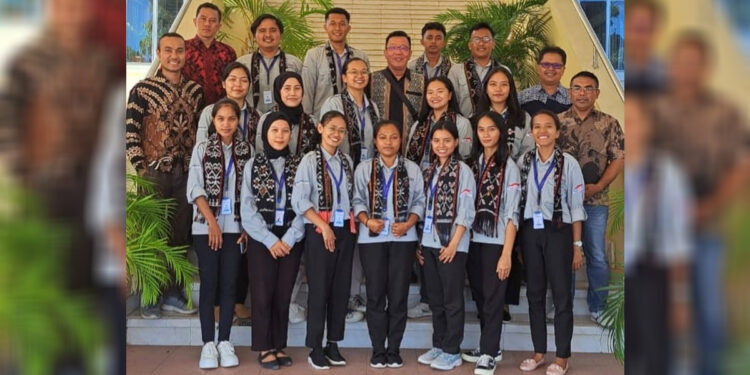 Astra melalui Yayasan Pendidikan Astra-Michael D. Ruslim (YPA-MDR) pada Selasa (20/6/2023) telah melakukan penarikan tugas 16 Guru Muda Garda Depan (GMGD) dari pemerintah daerah dan sekolah binaan di Kabupaten Rote Ndao, Nusa Tenggara Timur. Foto: Istimewa