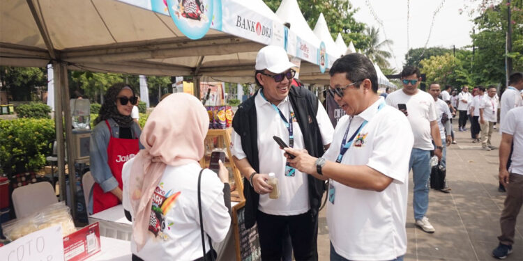 Memanfaatkan momentum gelaran balap mobil elektrik Formula-E yang diselenggarakan di Ancol, Jakarta Utara, Bank DKI menyelenggarakan JakOne Beach Festival di Pantai Timur Ancol pada 3-4 Juni 2023. Foto: Bank DKI