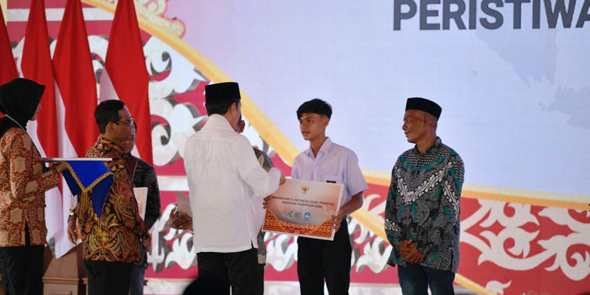 Kemendikbudristek Serahkan Beasiswa Pendidikan kepada Anak Korban Pelanggaran HAM Berat di Aceh - ham bera2 - www.indopos.co.id