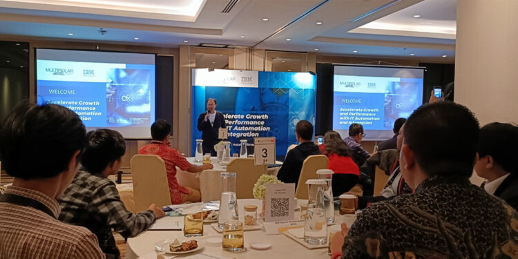 Jip Ivan Sutanto, Director Enterprise Application Services Business Multipolar Technology dalam seminar “Accelerate Growth and Performance with IT Automation and Integration” di Pullman Jakarta Thamrin, Kamis (25/5). Foto: Multipolar Technology