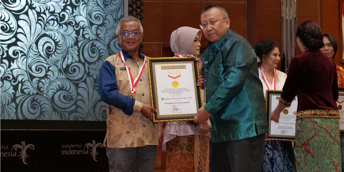 Kolaborasi Pemerintah dan BCA di Desa Wisata Bukit Peramun Belitung Diganjar Rekor MURI - muri1 - www.indopos.co.id