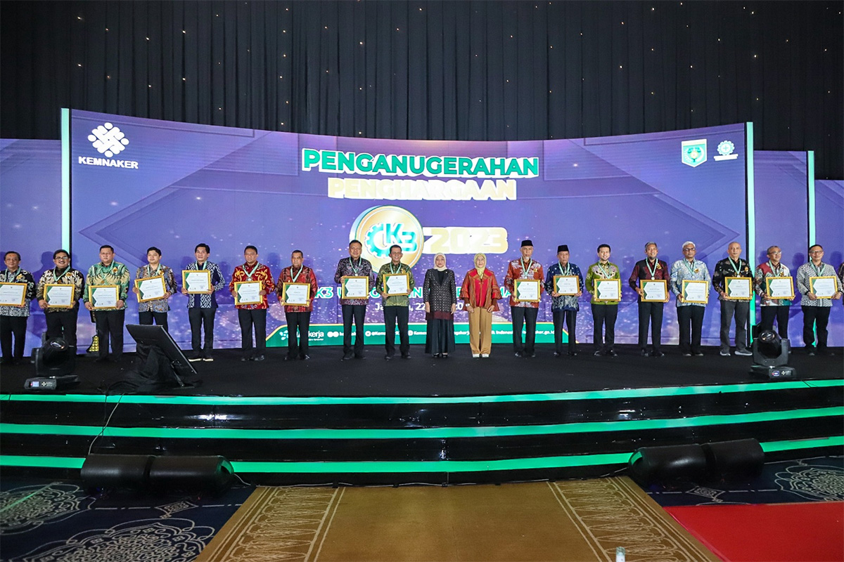Kemnaker Anugerahi K3 Awards kepada Tiga Perusahaan Entitas NCKL - nckl1 - www.indopos.co.id