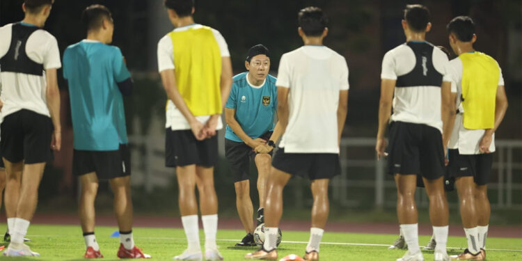 Pelatih timnas Indonesia Shin Tae-yong memimpin pemusatan latihan jelang FIFA Matchday. Foto: Dok PSSI