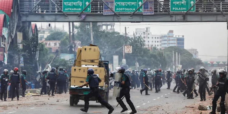 Pendukung Partai Oposisi BNP Bangladesh Demo Desak Perdana Menteri Mundur, Polisi Bentrok dengan Massa - demo bangladesh - www.indopos.co.id
