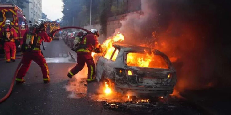 Kerusuhan yang terjadi di Prancis. Foto: Al Jazeera