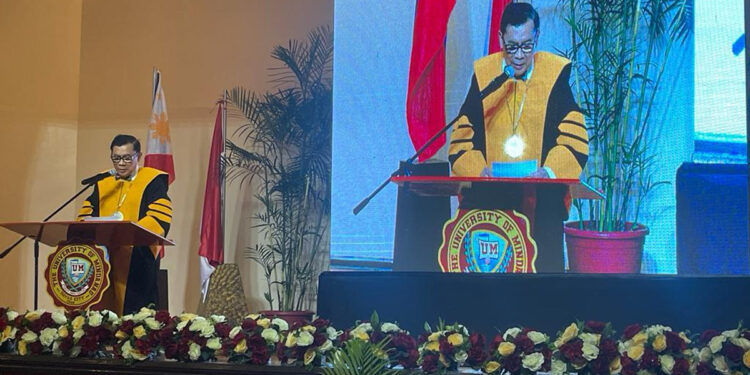 Rektor Universitas Bhayangkara Jakarta Raya (Ubhara Jaya), menyandang gelar profesor dari Universitas Mindanao pada acara the 6th Academic Investiture for Professorial Conferment, Davao, Kamis (6/7/2023). Foto: Ubhara Jaya