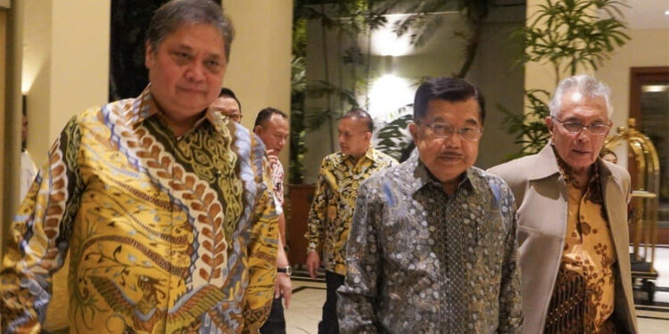 Pertemuan Jusuf Kalla dengan Ketua Umum Partai Golkar Airlangga Hartarto. Foto: Istimewa