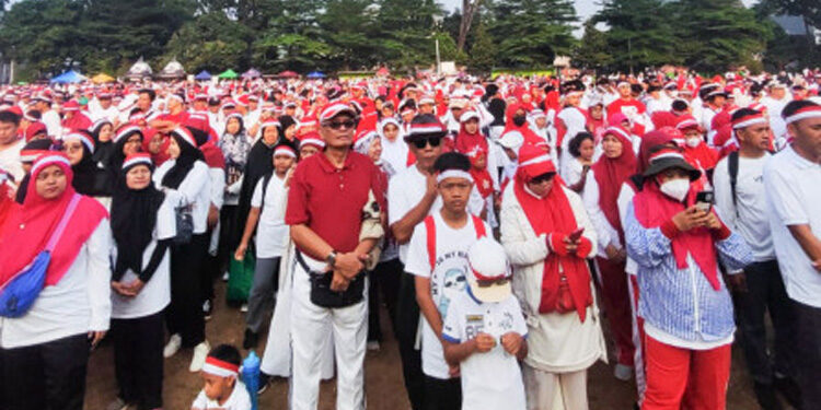 Kegiatan Jalan Sehat Keluarga Merah Putih di Jakarta Selatan. Foto: Pemkot Jaksel