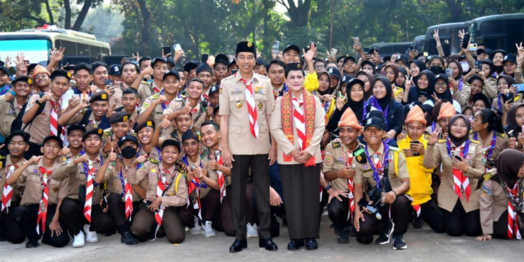 Jokowi dan Ibu Iriana Tinjau Raimuna Nasional XII - jokowi pramuka - www.indopos.co.id