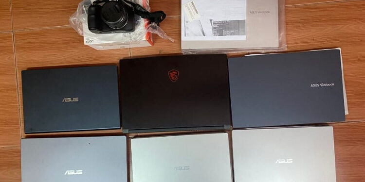 Barang bukti berupa laptop hasil penggelapan oleh seorang karyawan di salah satu perusahaan Jakarta Barat. Foto: Ist