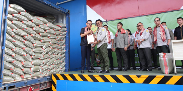 Mentan Lepas Ekspor 1.000 Ton Kacang Hijau ke Cina - mentan 1 - www.indopos.co.id