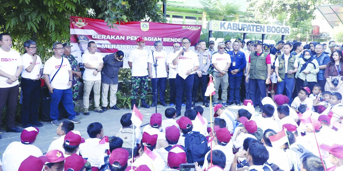 Masyarakat Kabupaten Bogor Dibagikan Bendera Merah Putih - Www.indopos ...