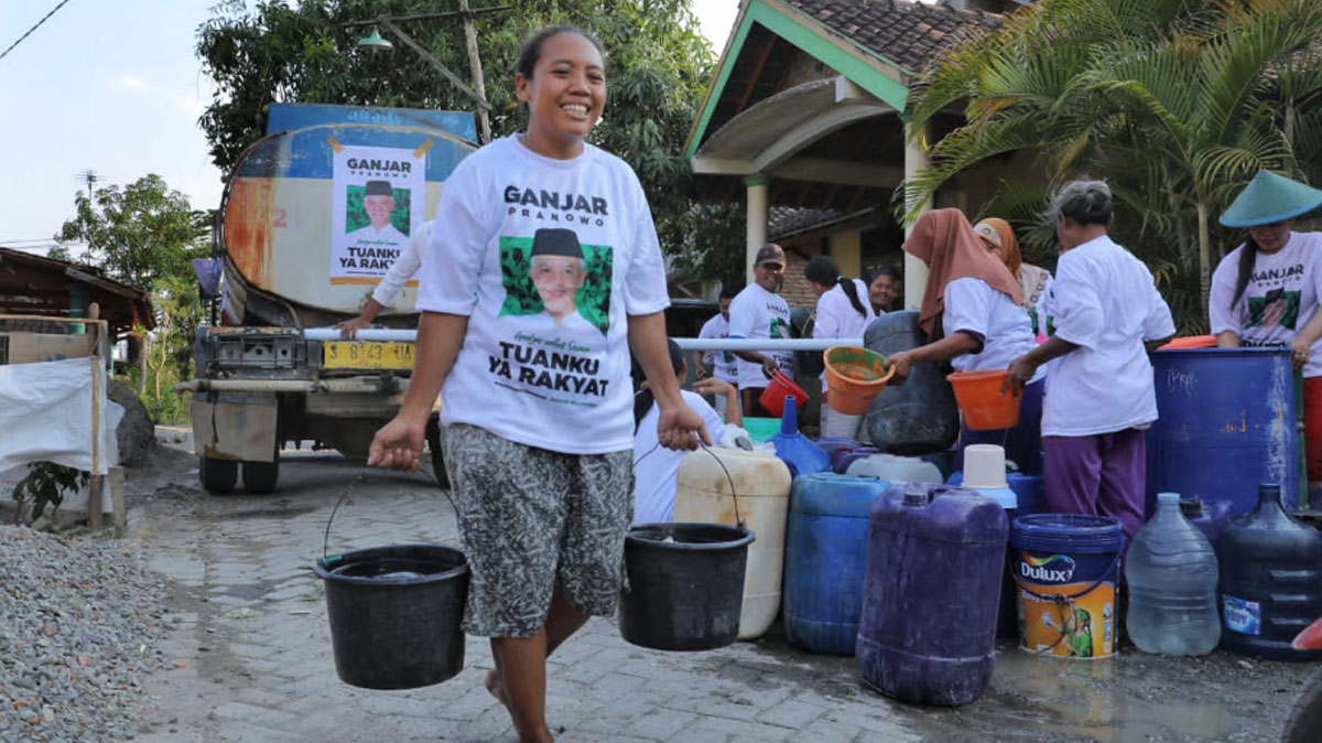 Ratusan Warga Bojonegoro Bersyukur Dapat Bantuan Dari Kiai Muda Ganjar Id 6507