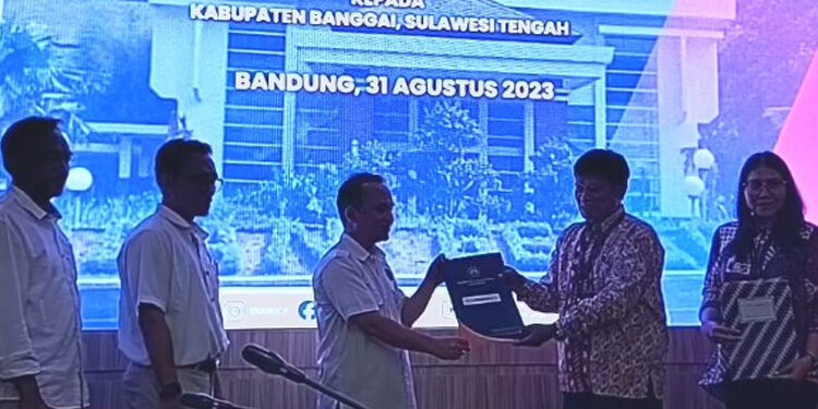 Penyerahan empat aset sumur bor kepada Pemerintah Kabupaten (Pemkab) Banggai, Sulawesi Tengah pada Jumat (1/9/2023). Foto : esdm.go.id