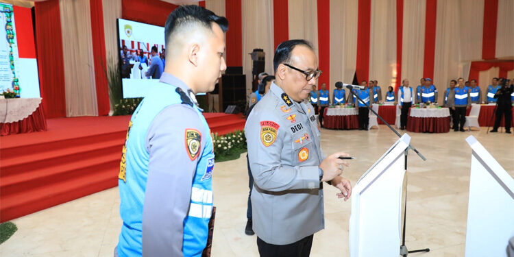 Asisten Kapolri Bidang SDM, Inspektur Jenderal (Irjen) Dedi Prasetyo (kanan). Foto: Humas Mabes Polri